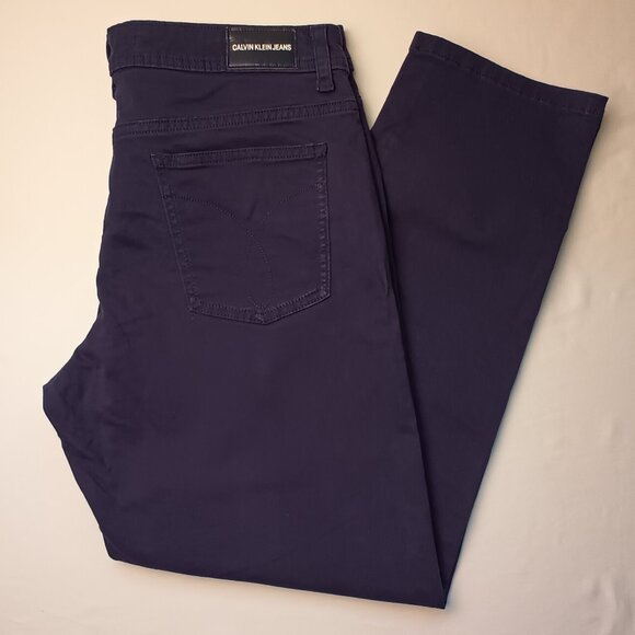 Calvin Klein Jeans Size 12 Mid Rise Tapered Leg Navy Blue Color - Picture 1 of 9